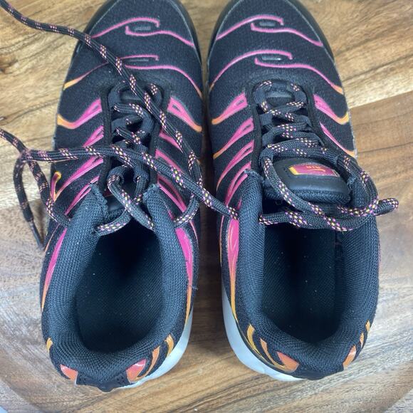 Nike Air Max Plus Active Pink Girls Black Pink Orange Size 2Y Shoes DX9265-001 - Picture 6 of 9